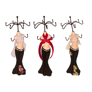 Dekorativer Schmuckständer im Jeans-Look